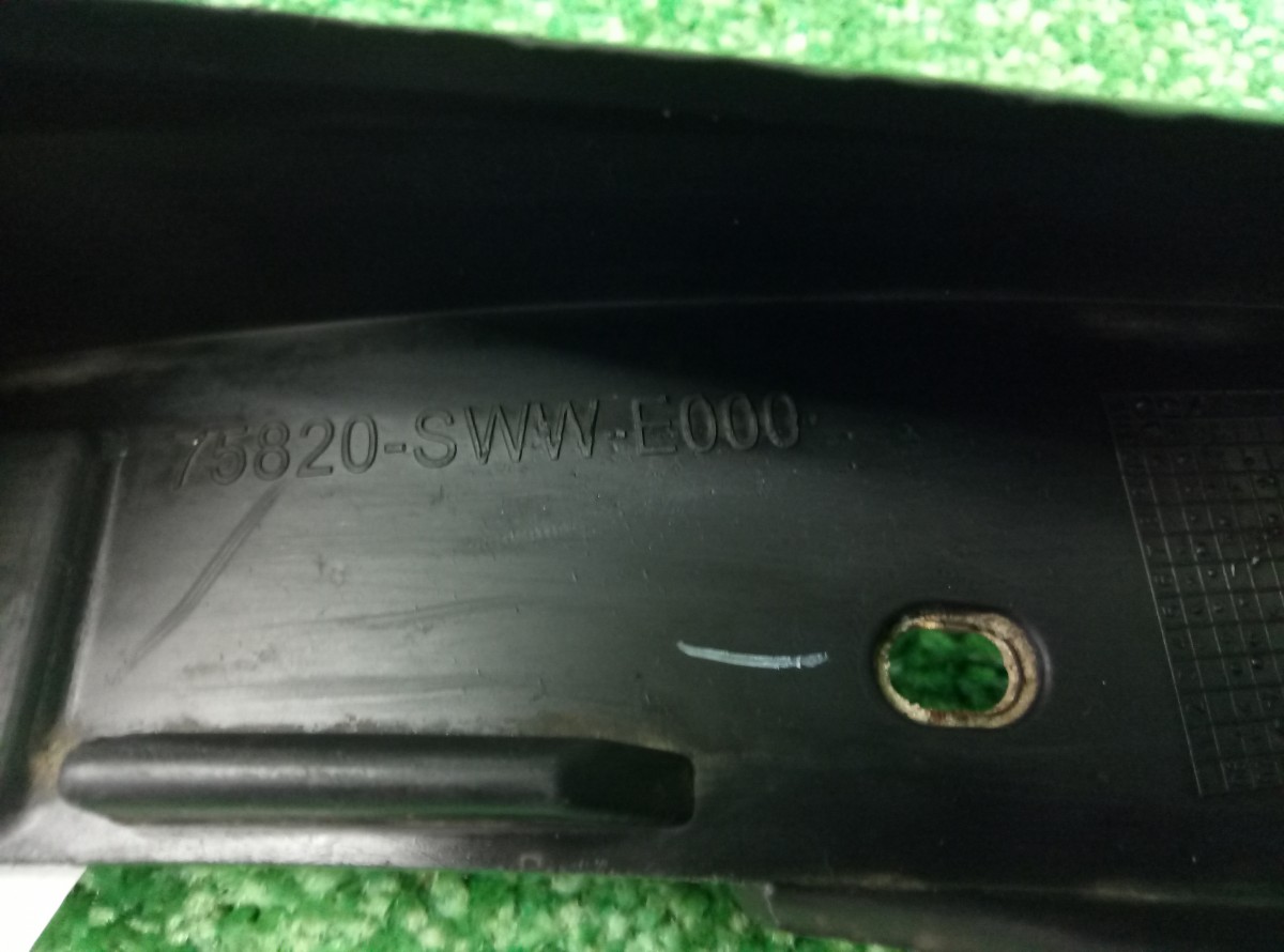 Брызговик задний правый Honda CR-V III 2006-2009   75820SWWE000 на Honda CR-V III