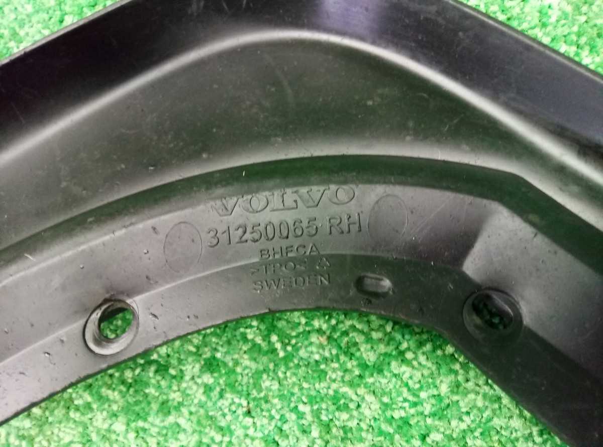 Брызговик задний правый Volvo XC60  2008-2013  31250065 на Volvo XC60 