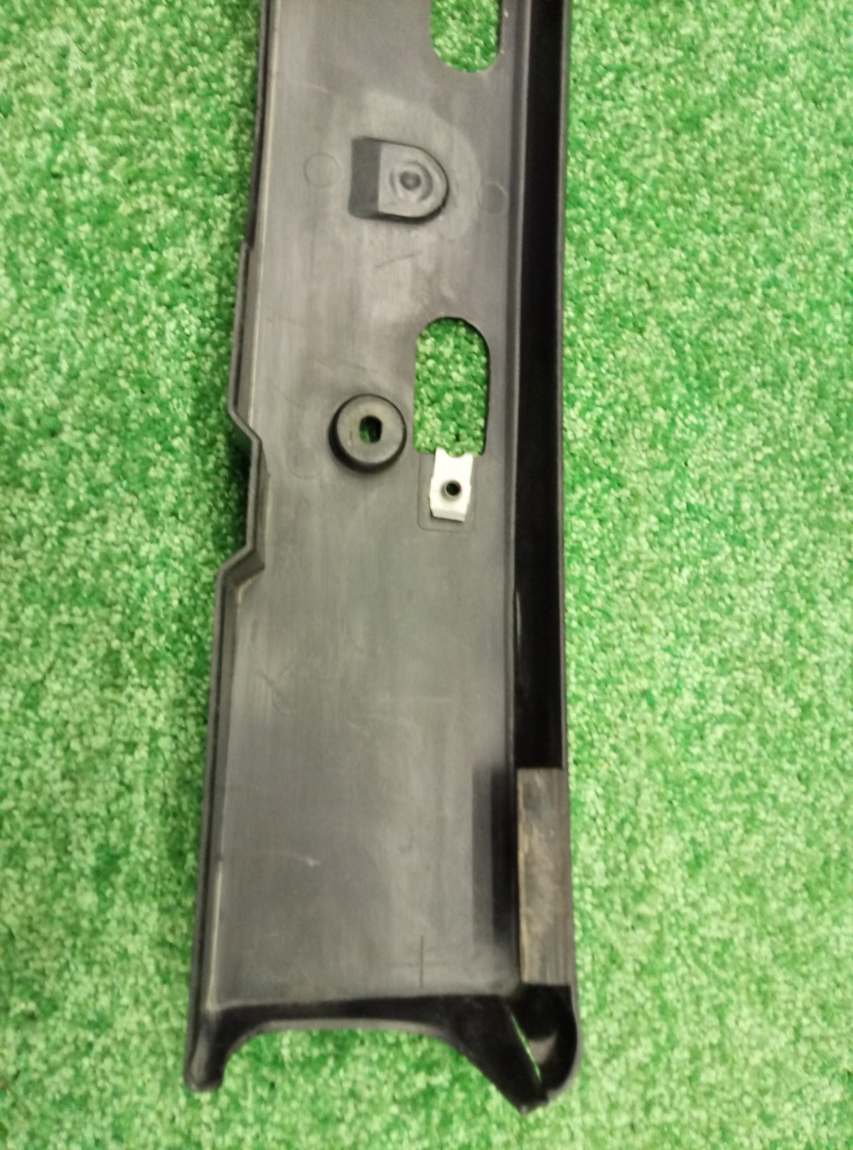 Накладка переднего бампера под номер Subaru Tribeca 2004-2007 57751XA04A на Subaru Tribeca 