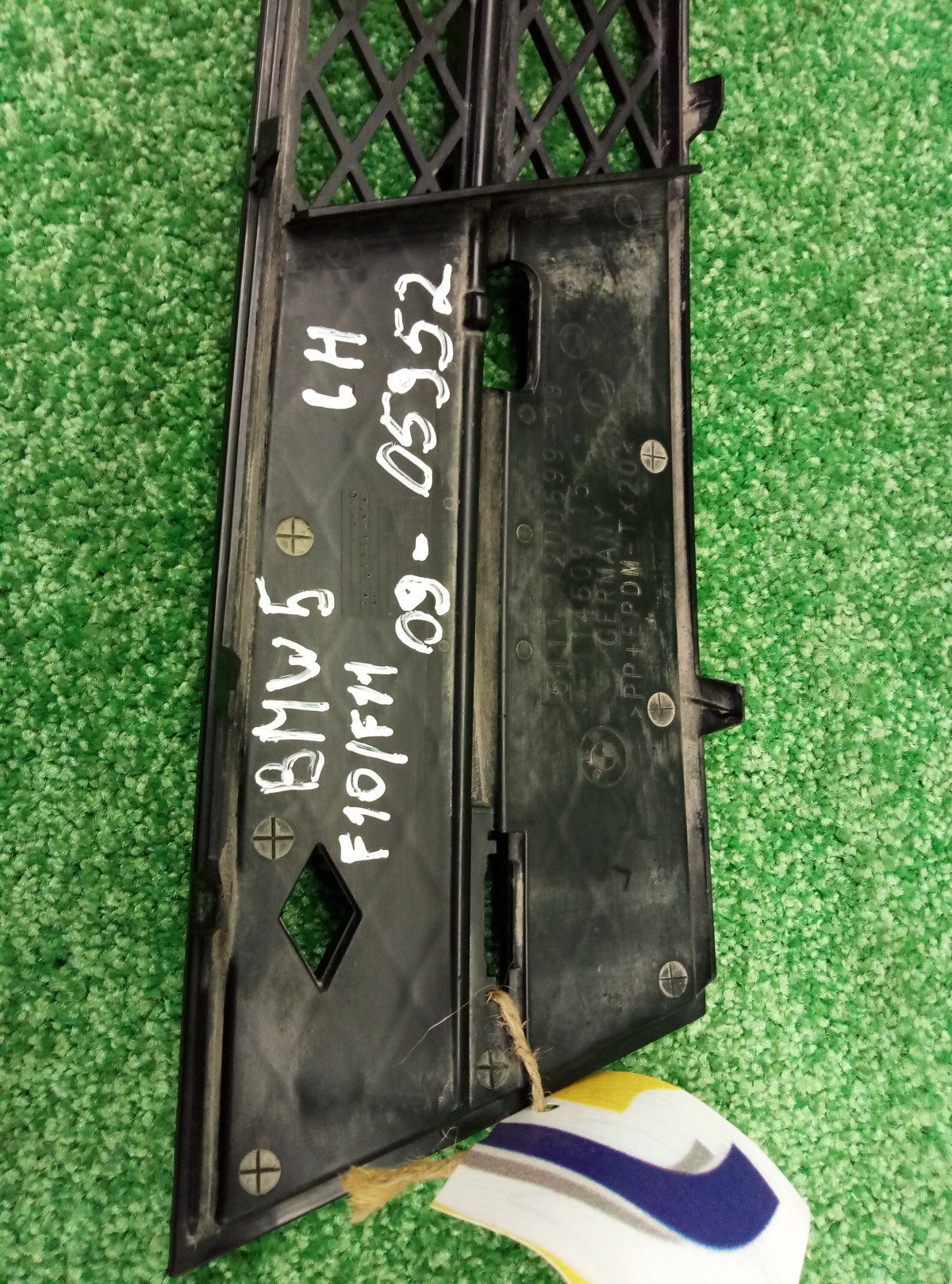 Решетка в бампер левая BMW 5-Series(F10,F11,F07) 2009-2013 51117200699 на BMW 5-Series(F10,F11,F07)