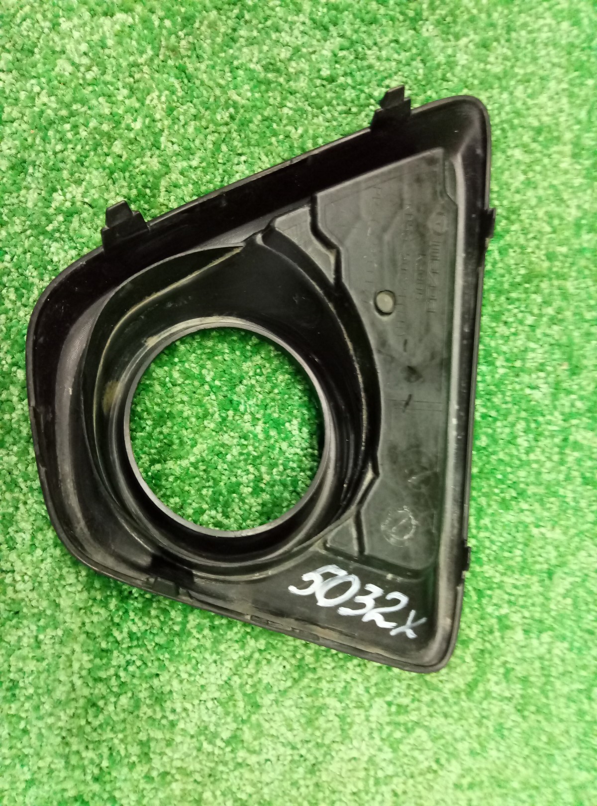 Решетка в бампер левая Mazda CX5 (KE) 2011-2015 KD5350C21 на Mazda CX5 (KE)