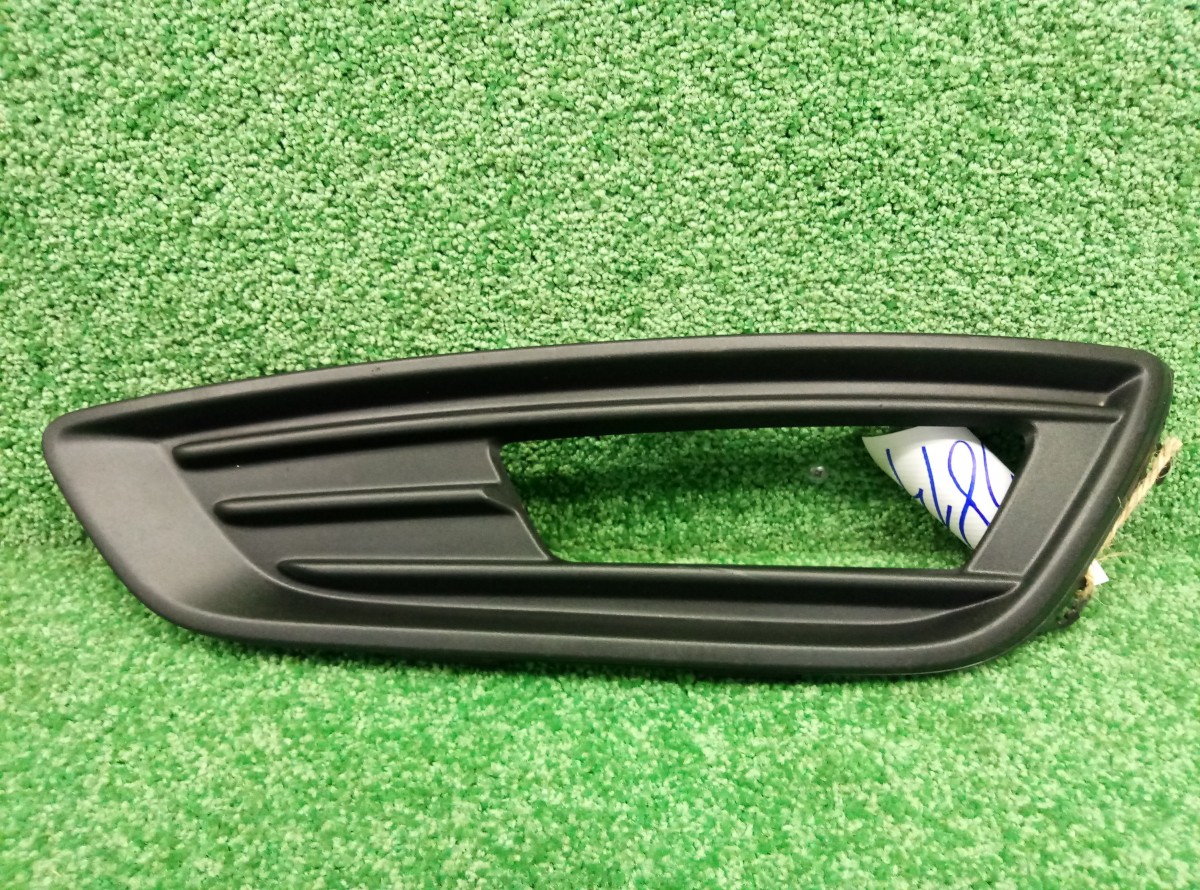 Решетка в бампер левая Ford Focus 3  F1EB15A299A на Ford Focus 3