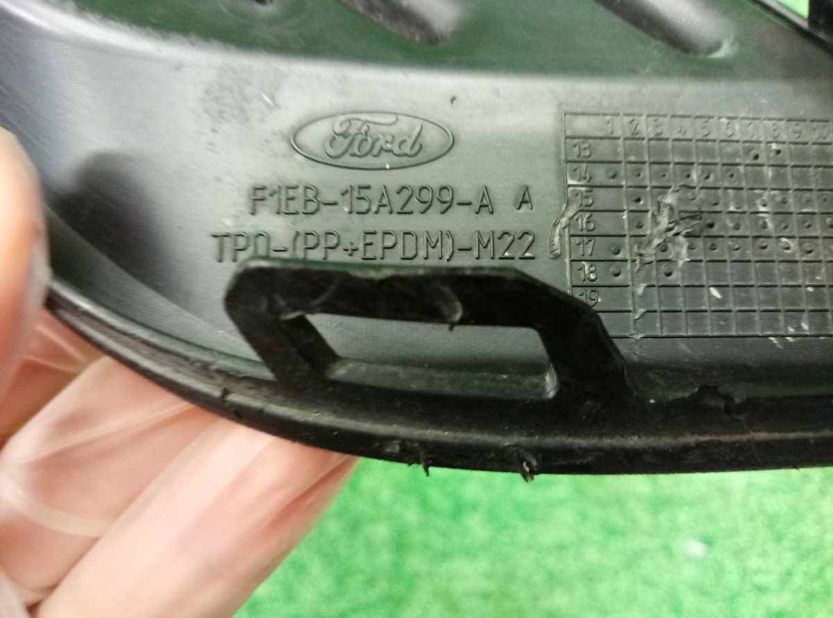 Решетка в бампер левая Ford Focus 3  F1EB15A299A на Ford Focus 3