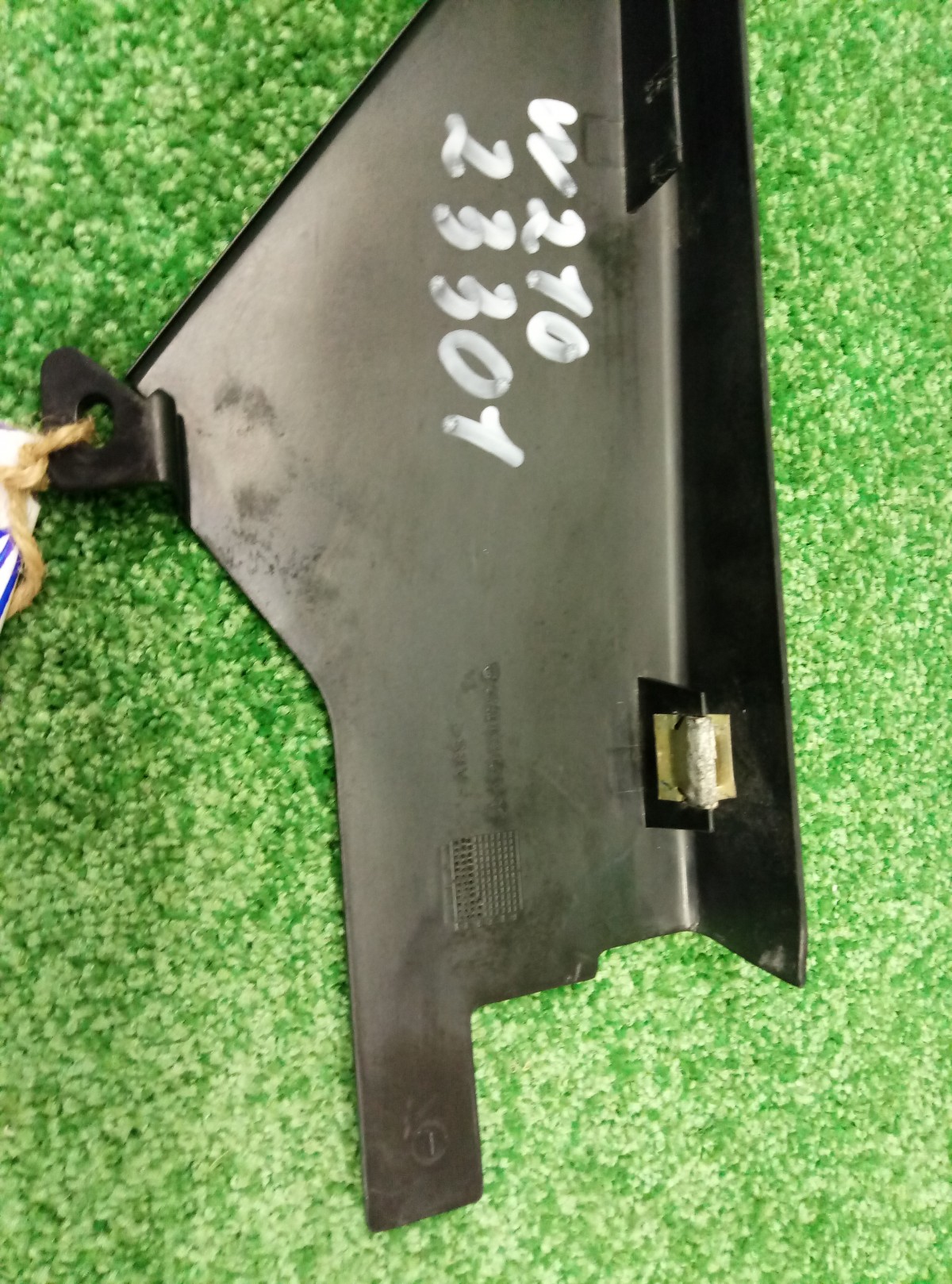 Накладка порога внутренняя задняя левая Mercedes E230 A2106800735 на Mercedes-Benz C-Class W204