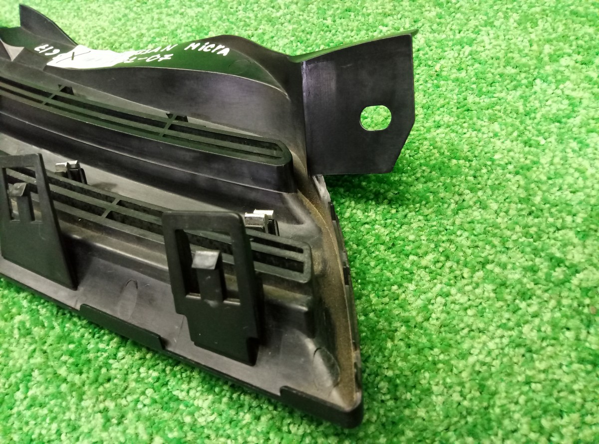 Решетка радиатора левая Nissan Micra K11 1992-2002 DS0724201 на Nissan Micra K11