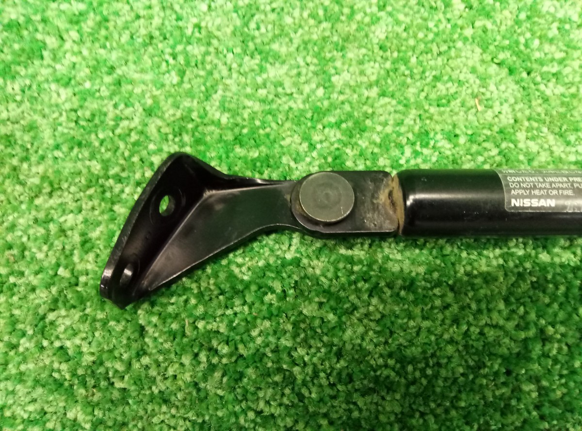 Амортизатор двери багажника Nissan Tiida C11 2004-2012 7G12C2 на Nissan Tiida C11