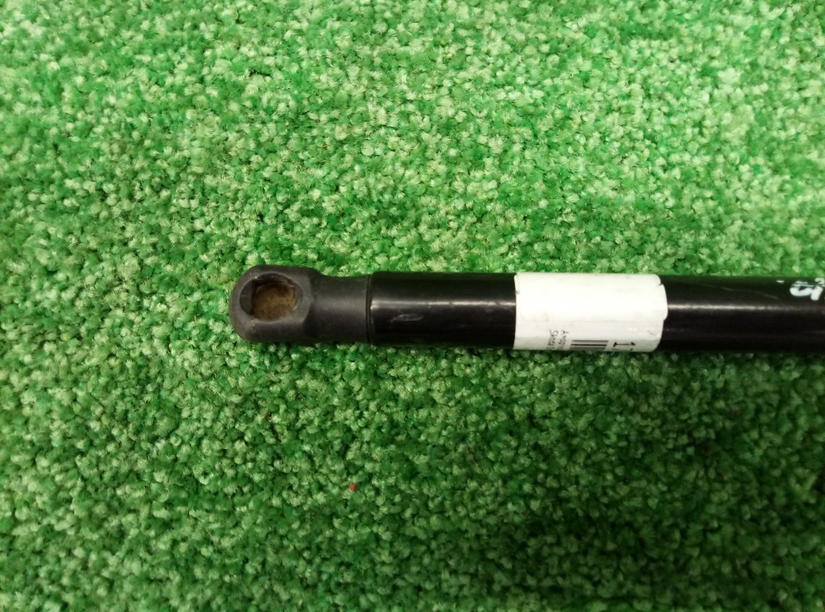 Амортизатор багажника Skoda Octavia A7 5E982755004S на Skoda Octavia A7