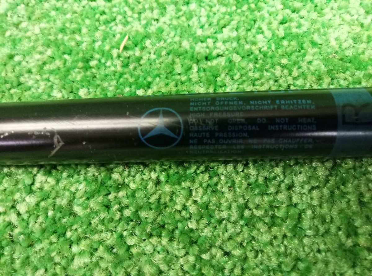 Амортизатор капота Mercedes-Benz E-Class W212,S212,C207 2009-2016  2129800064 на Mercedes-Benz E-Class W212,S212,C207
