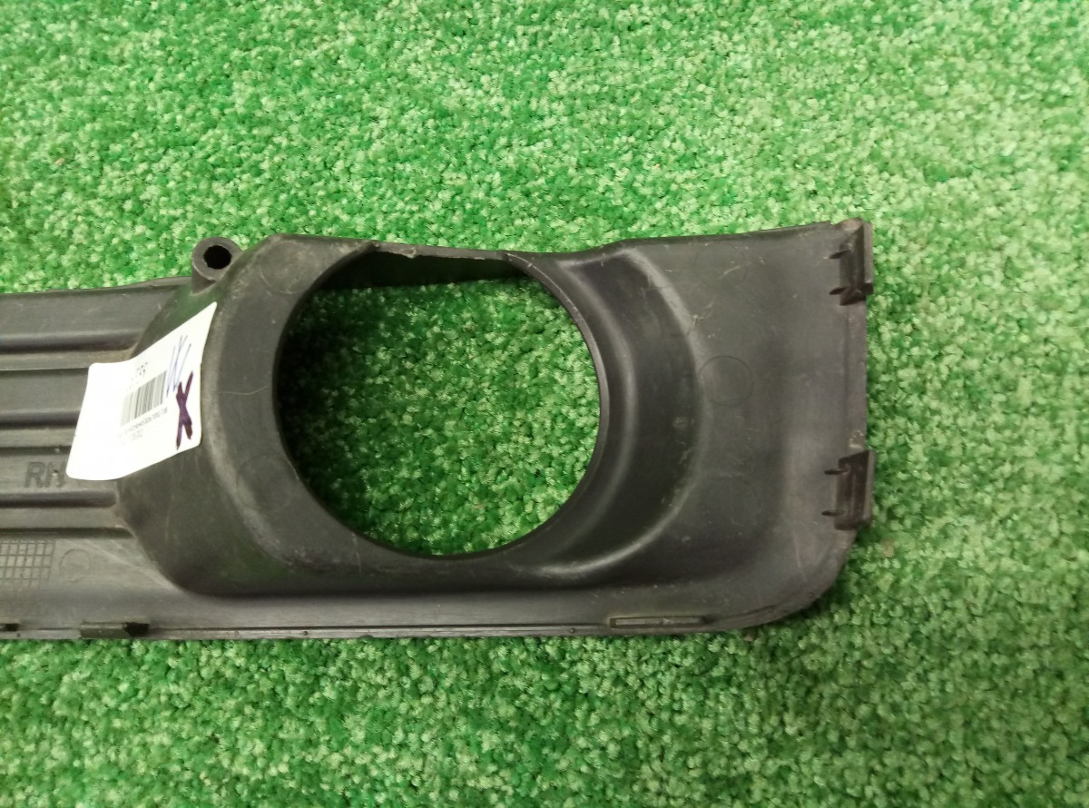 Решетка противотуманной фары правая Ford Focus 2 CB4 2005-2008 4M5119952A на Ford Focus 2