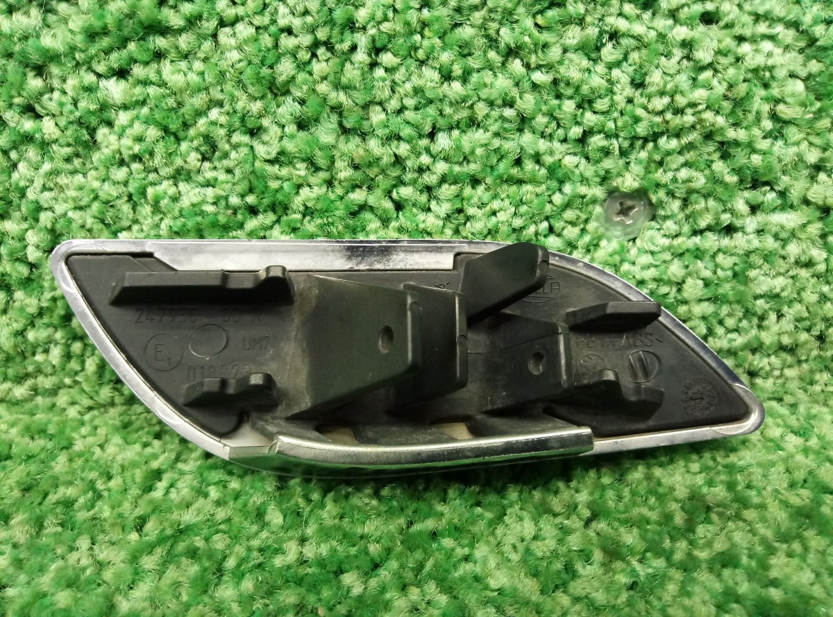 Заглушка форсунки передняя правая Skoda Superb 2008 24795600R на Skoda Superb 2