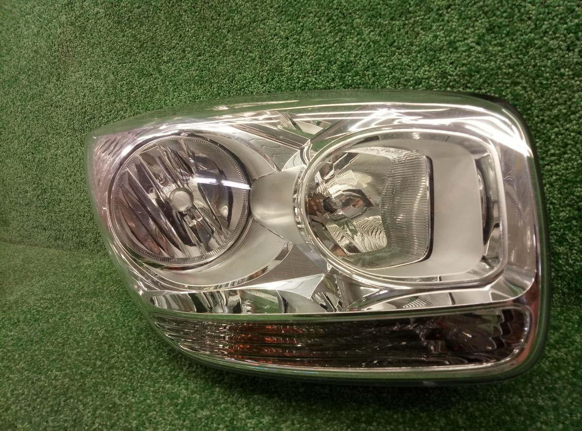 Фара правая Kia Venga 1 2009-2014 921021P000 на Kia Venga 1