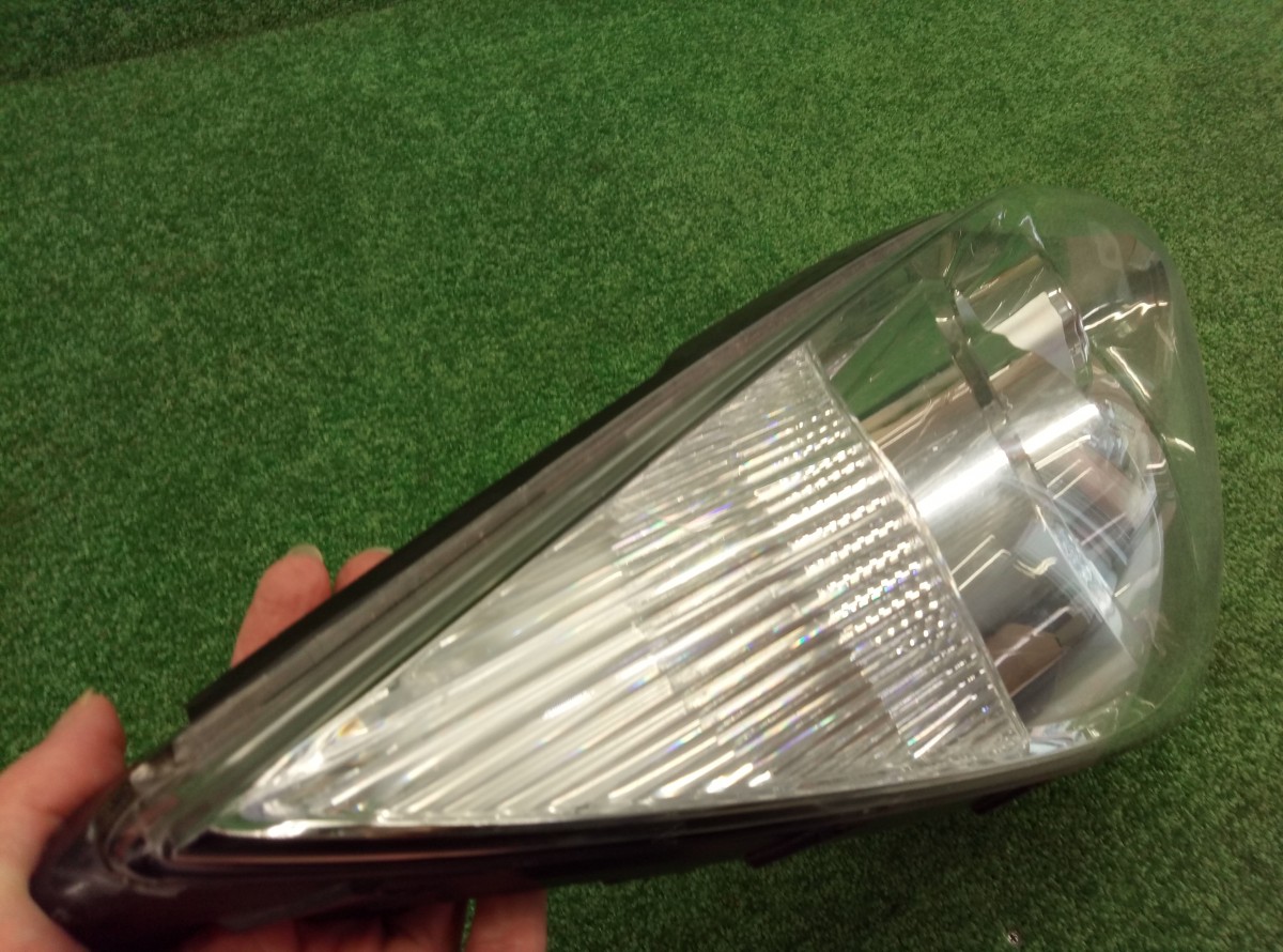 Фара правая Kia Venga 1 2009-2014 921021P000 на Kia Venga 1