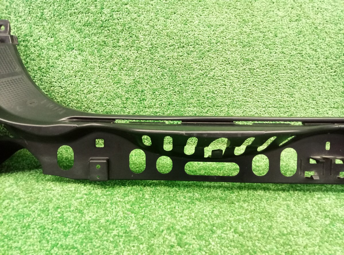 Кронштейн заднего бампера центральный BMW 5 F10 51127331600 на BMW 5-Series(F10,F11,F07)