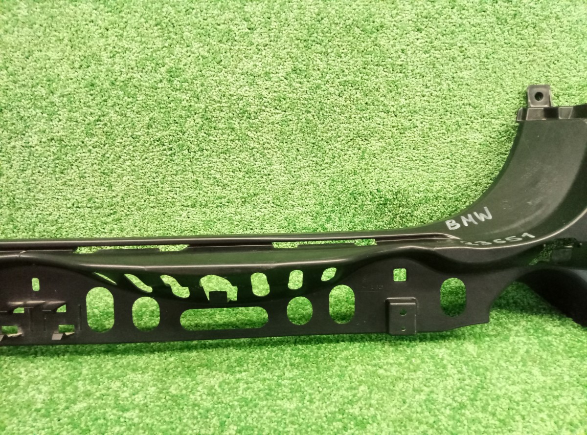 Кронштейн заднего бампера центральный BMW 5 F10 51127331600 на BMW 5-Series(F10,F11,F07)