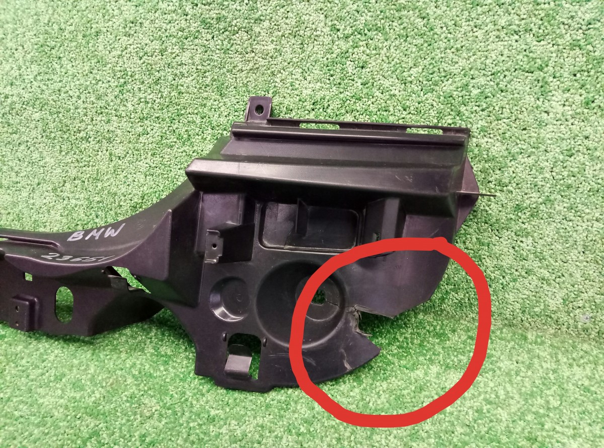 Кронштейн заднего бампера центральный BMW 5 F10 51127331600 на BMW 5-Series(F10,F11,F07)