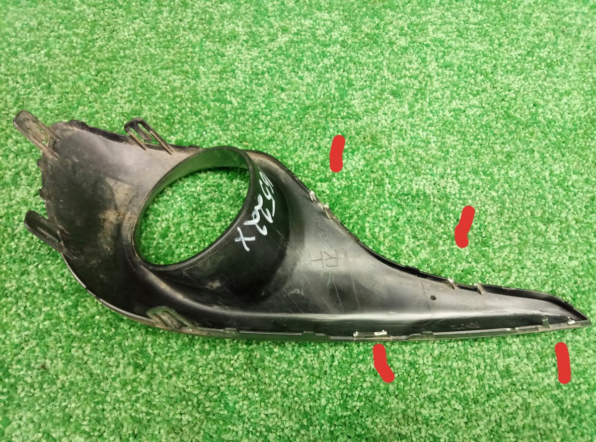 Рамка фары противотуманой правой Toyota Highlander II (U40) 2007-2013 8148148110 на Toyota Highlander 2 (U40)