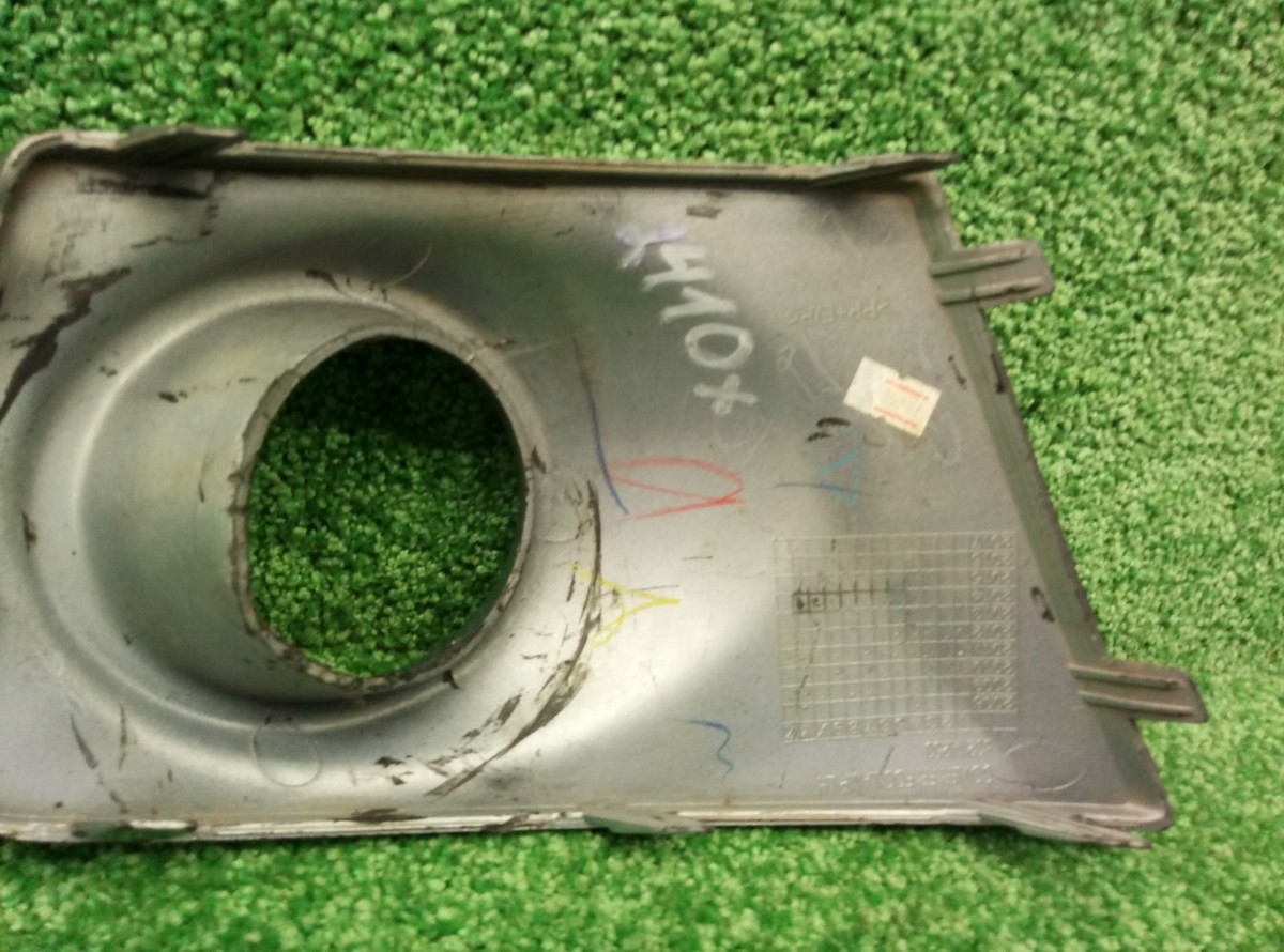 Решетка в бампер левая Mitsubishi L200  2006-2014 8321A253 на Mitsubishi L200 