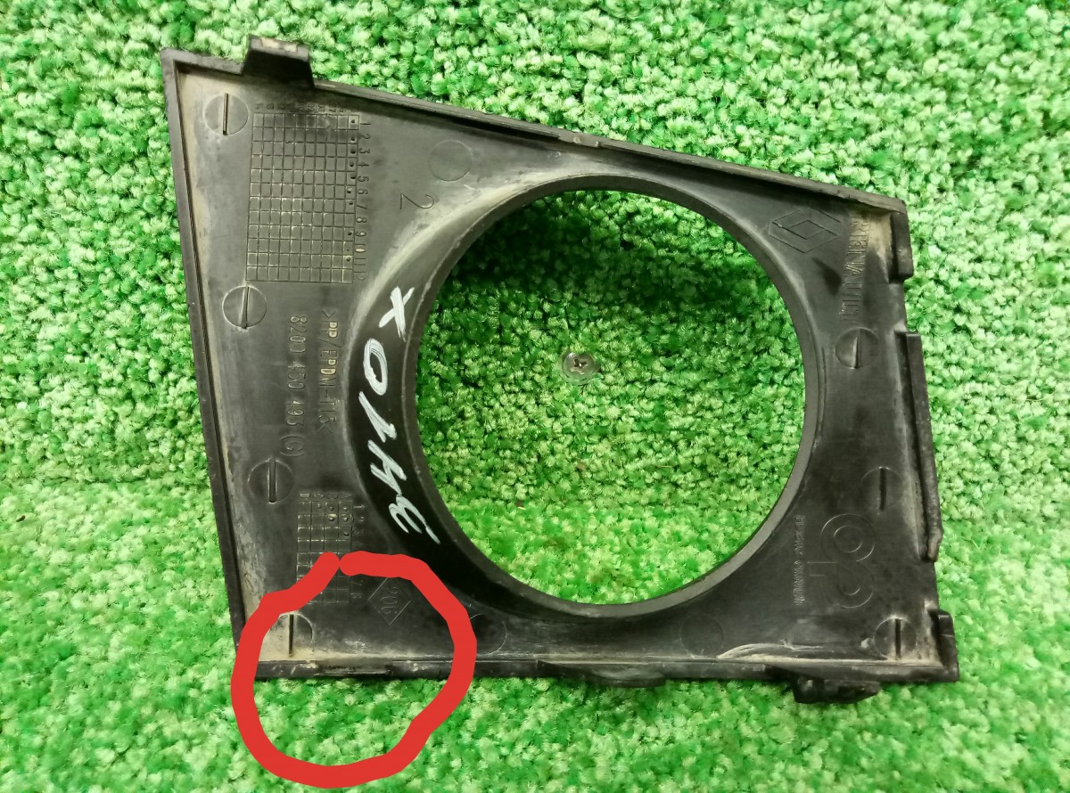 Решетка в бампер левая Renault Megane 2 2002-2006 8200450493 на Renault Megane 2