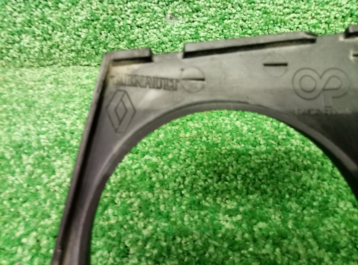 Решетка в бампер левая Renault Megane 2 2002-2006 8200450493 на Renault Megane 2