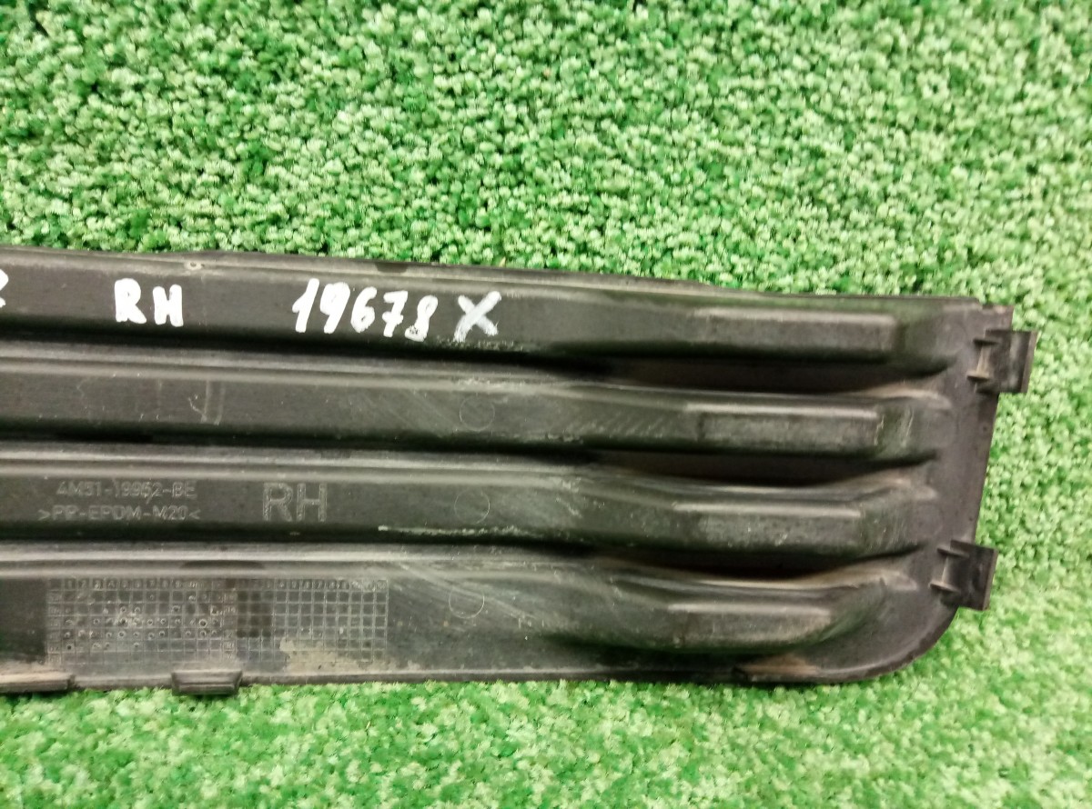 Решетка в бампер правая Ford Focus 2 2005-2008 4M5119952B на Ford Focus 2
