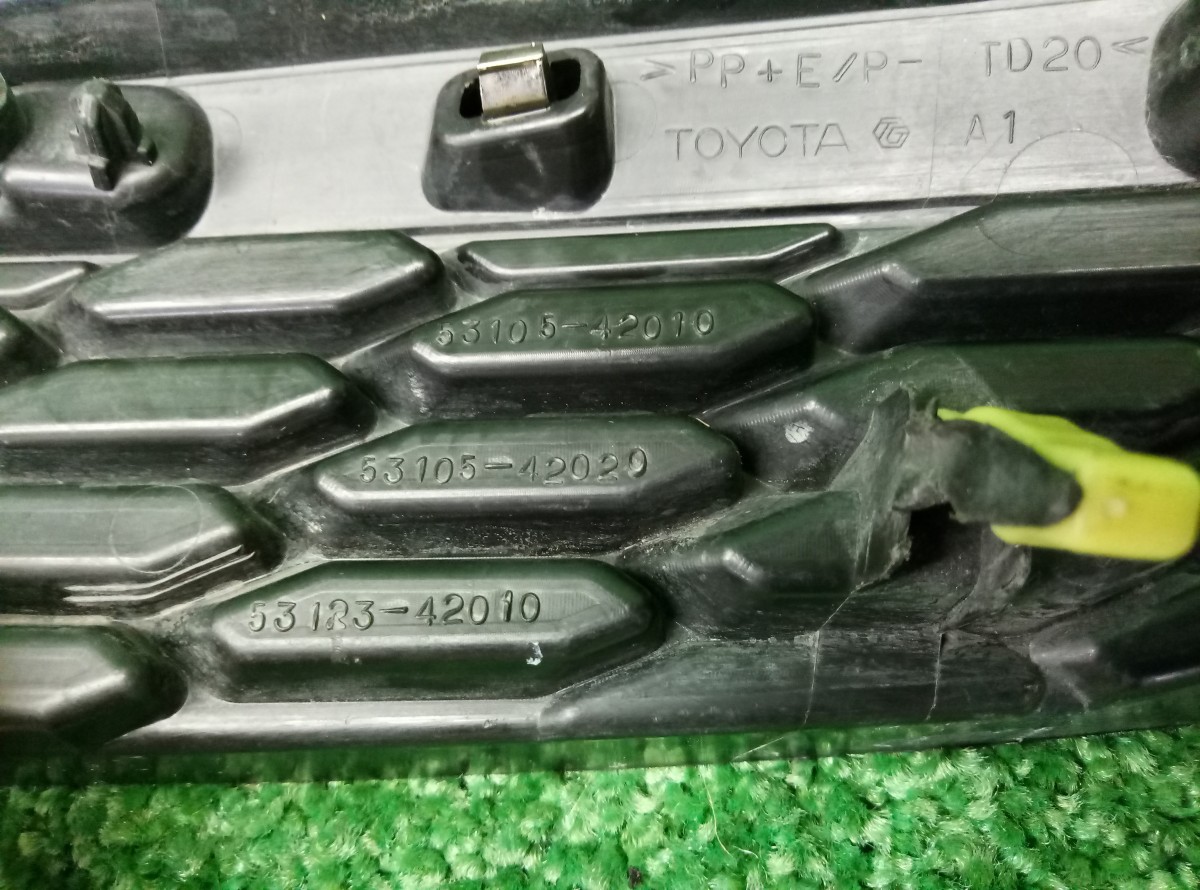 Решетка радиатора правая Toyota RAV 4  (CA40) 2012-2015 оригинал 5310542010 на Toyota RAV 4  (CA40)