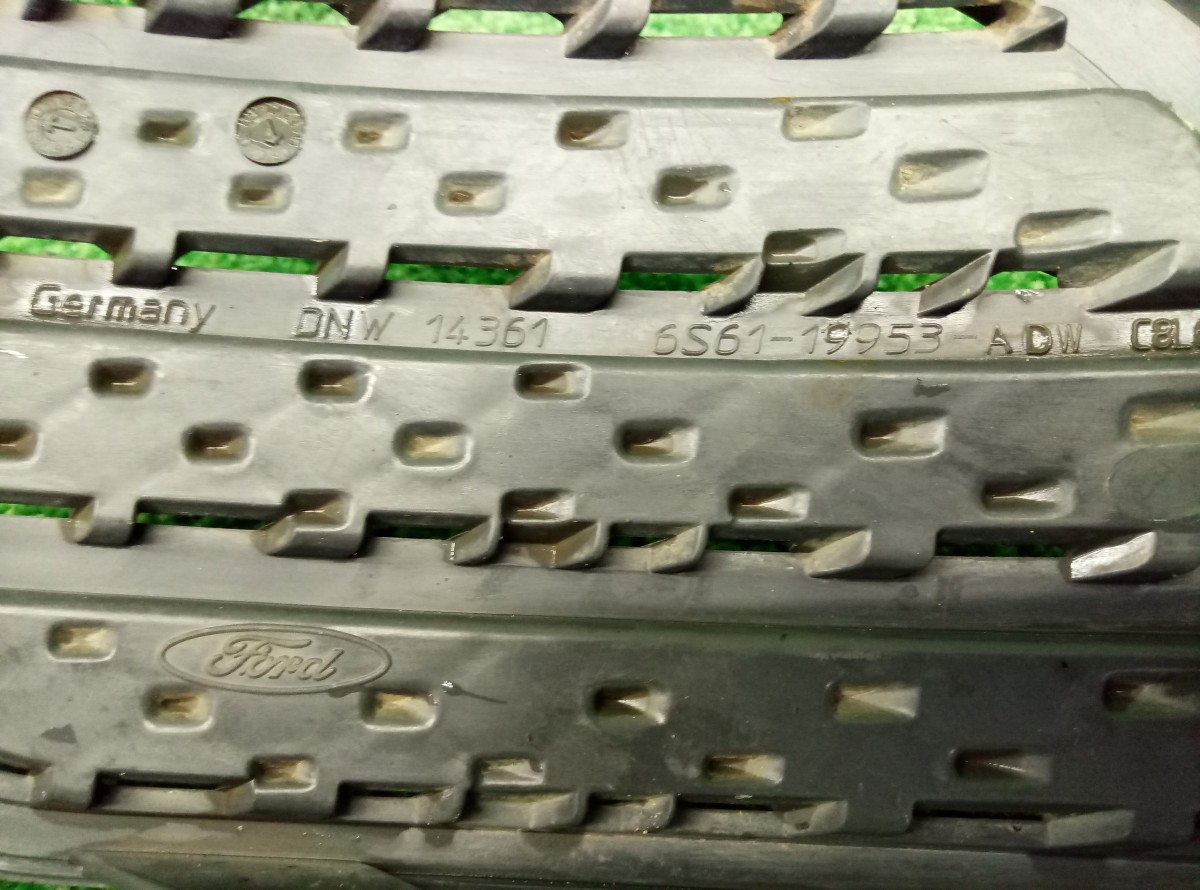Решетка в бампер левая Ford Fiesta V 2001-2009 6S6119953ADW на Ford Fiesta V