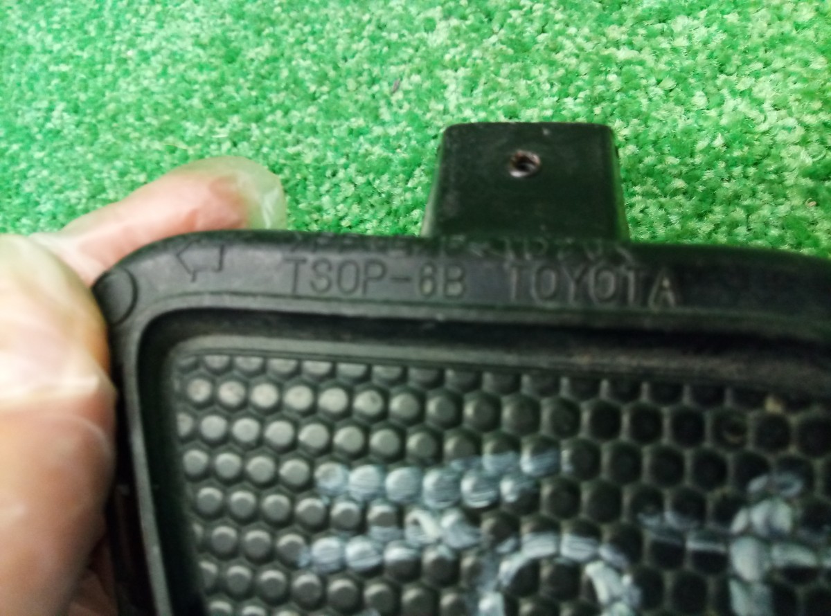 Заглушка бампера правая Lexus LX  2007-2012 5271160040 на Lexus LX 