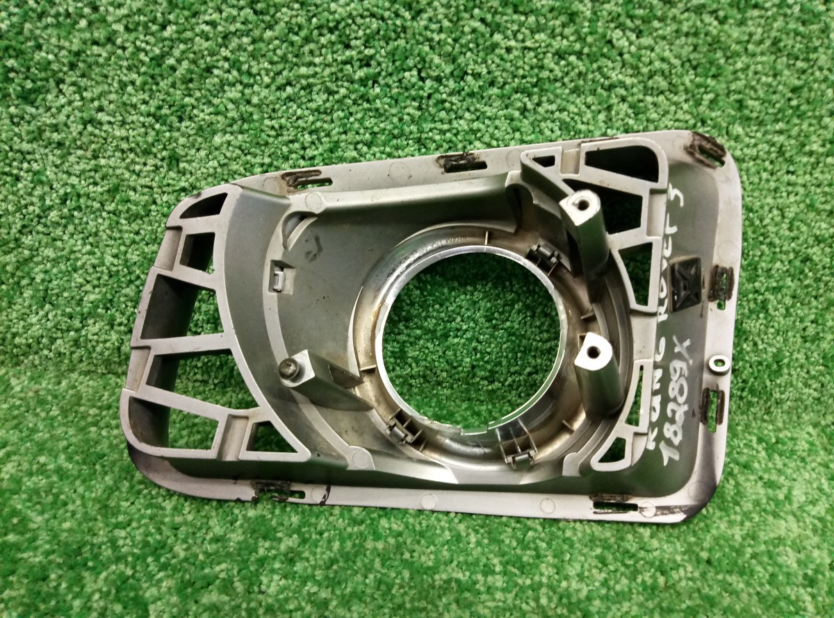 Решетка на противотуманную фару правая Land Rover Range Rover 3 BH4M15A298A  BH4MR19952A         на Land Rover Range Rover 3