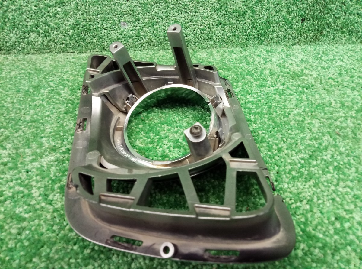 Решетка на противотуманную фару правая Land Rover Range Rover 3 BH4M15A298A  BH4MR19952A         на Land Rover Range Rover 3