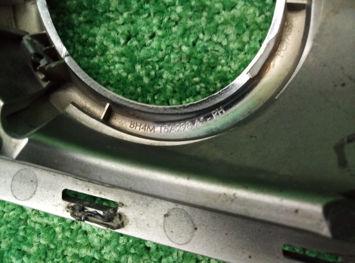 Решетка на противотуманную фару правая Land Rover Range Rover 3 BH4M15A298A  BH4MR19952A         на Land Rover Range Rover 3