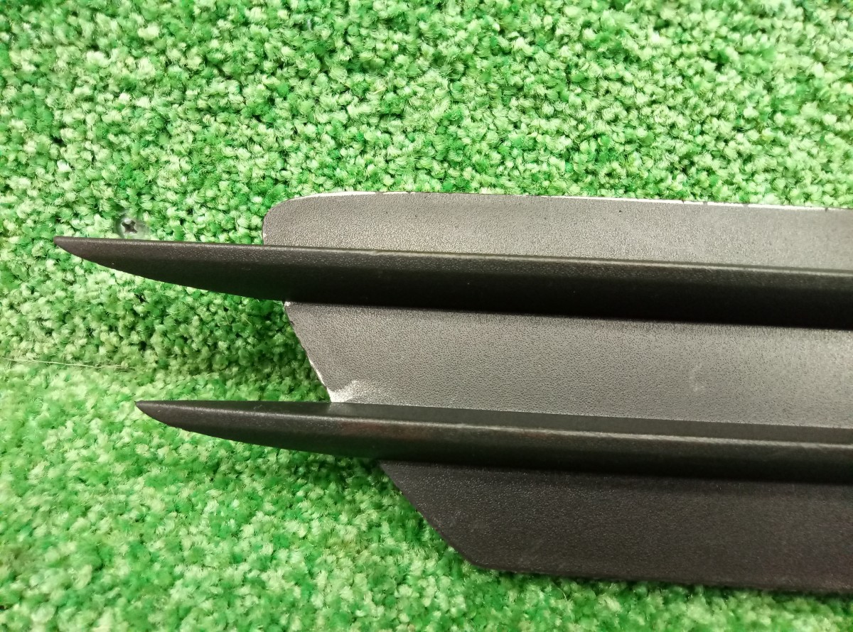 Решетка в бампер правая Opel Corsa D  2010-2014 13211481 на Opel Corsa D 