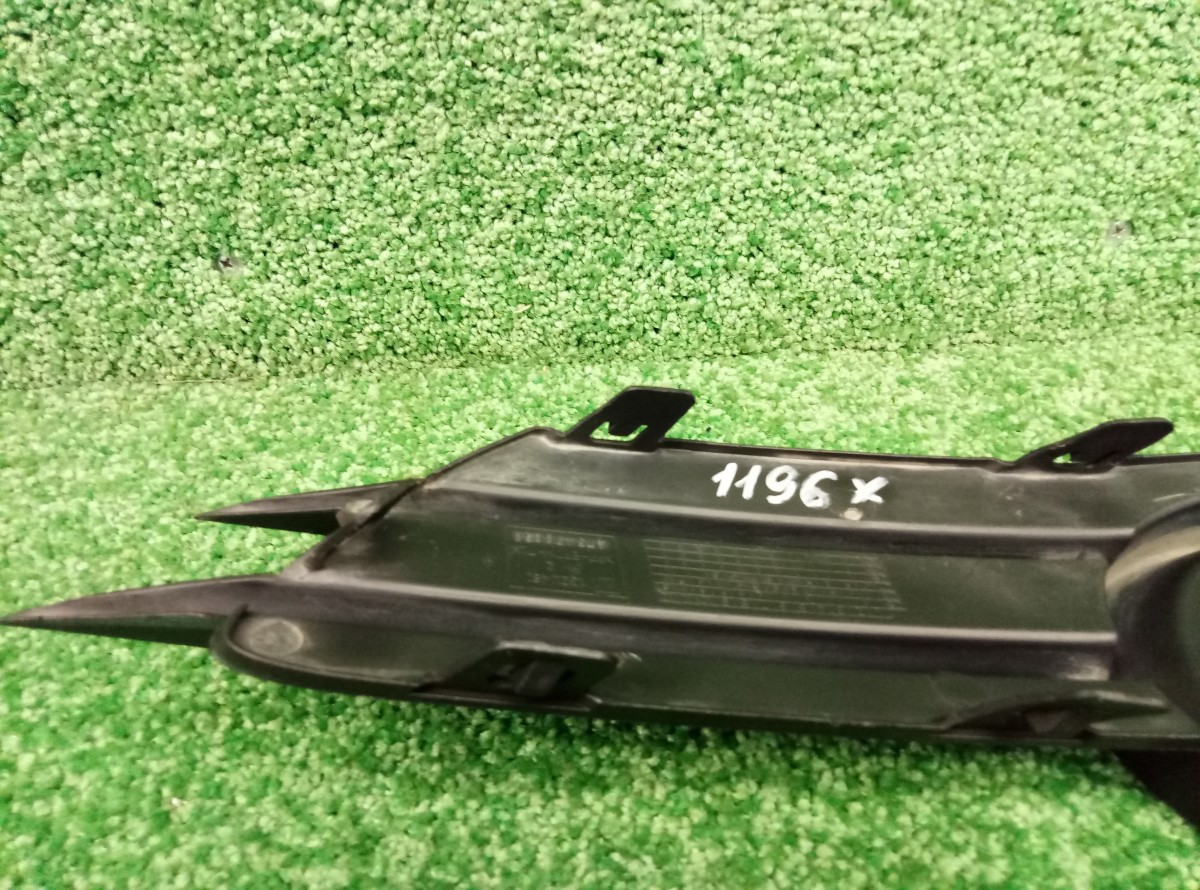 Решетка в бампер правая Opel Corsa D  2010-2014 13211481 на Opel Corsa D 