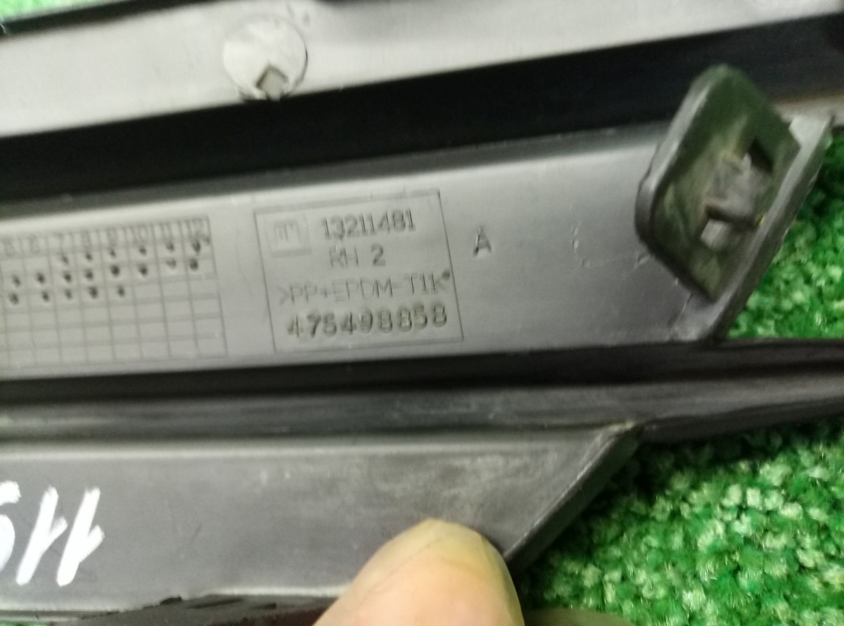 Решетка в бампер правая Opel Corsa D  2010-2014 13211481 на Opel Corsa D 