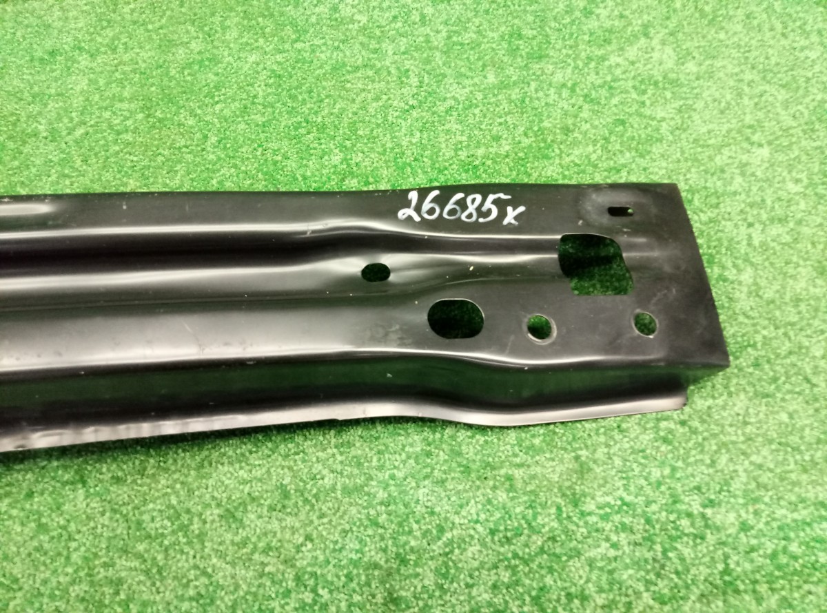 Усилитель переднего бампера Toyota Camry V70 5213133180 на Toyota Camry V50