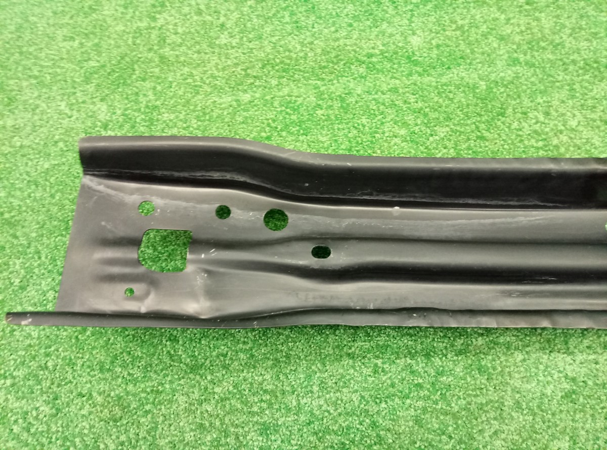 Усилитель переднего бампера Toyota Camry V70 5213133180 на Toyota Camry V50