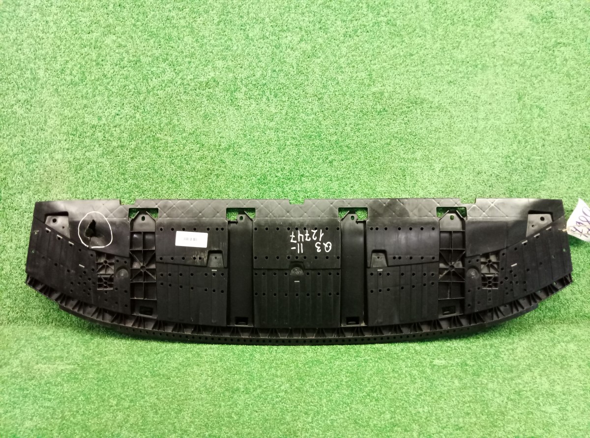 Пыльник бампера переднего нижний Audi Q3  2011-2014 8U0807233C на Audi Q3 
