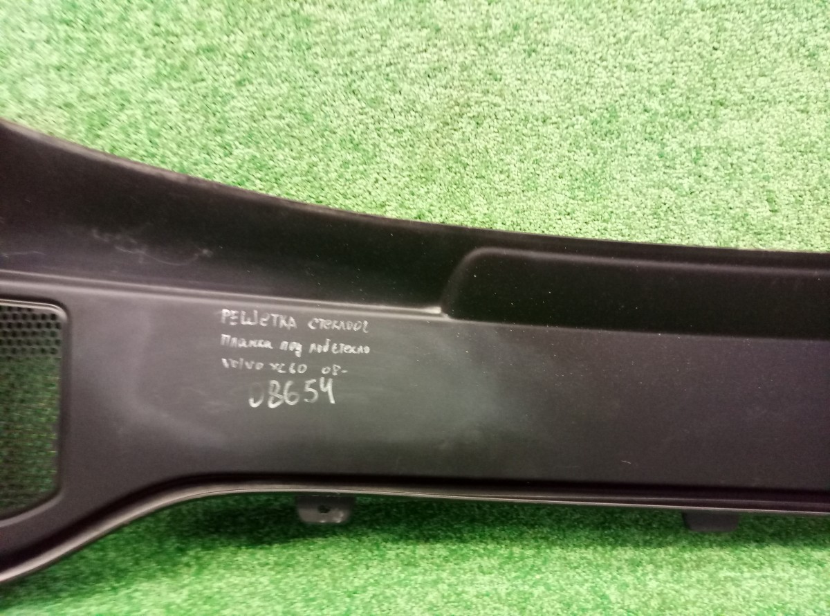Решетка стеклооч. (планка под лобовое стекло) Volvo XC60  2008-2013 31299747 на Volvo XC60 