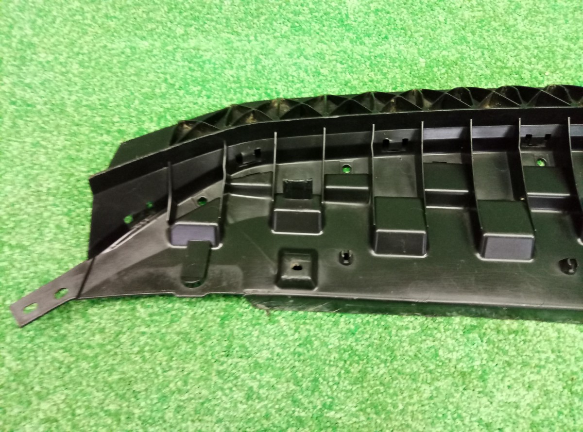 Пыльник бампера переднего нижнего Skoda Octavia A7 2013-н.в. 5E0807611 на Skoda Octavia A7