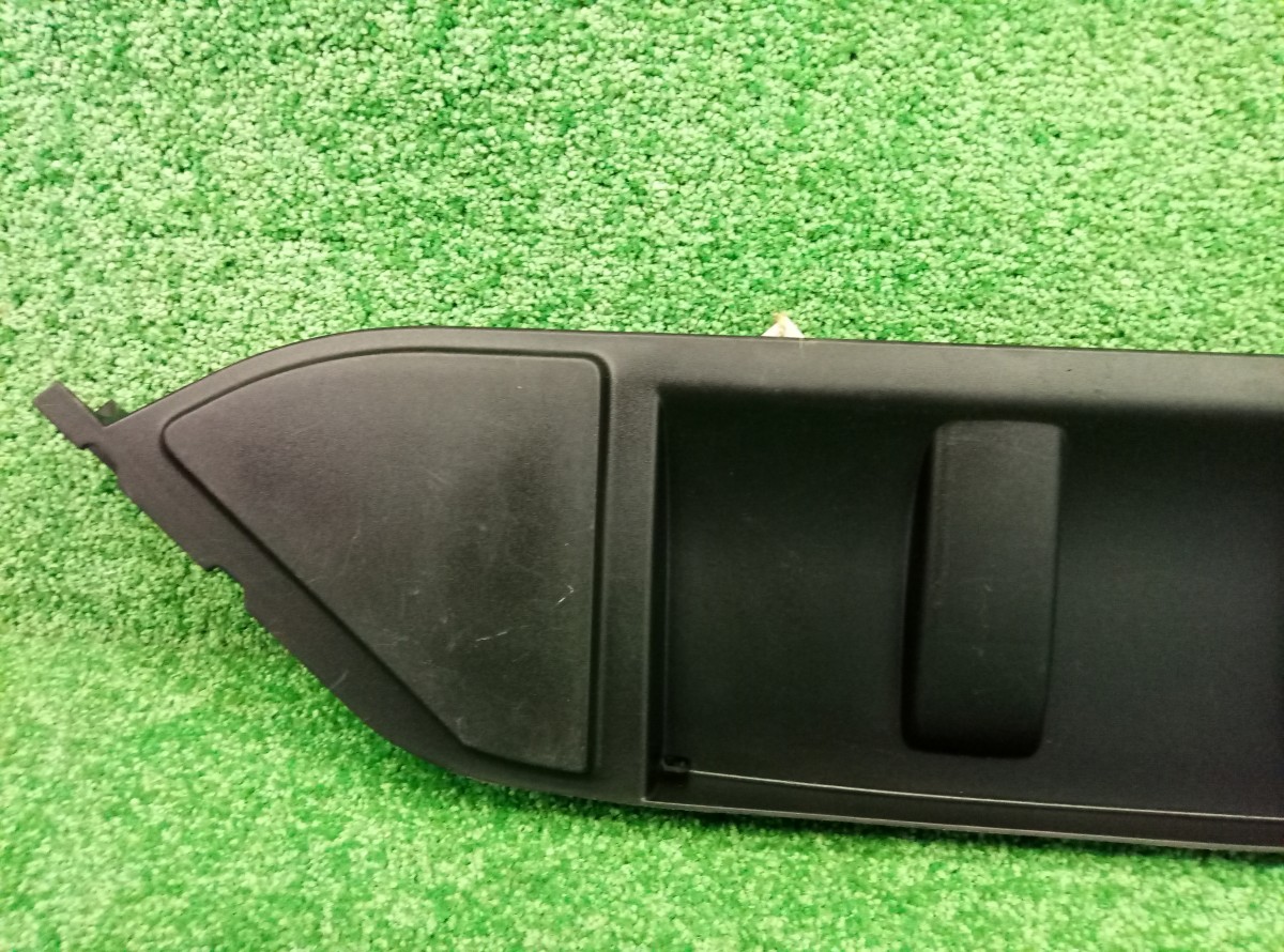 Кожух замка капота Audi Q7 (4L) 2005-2009 4L0121285 на Audi Q7 (4L)