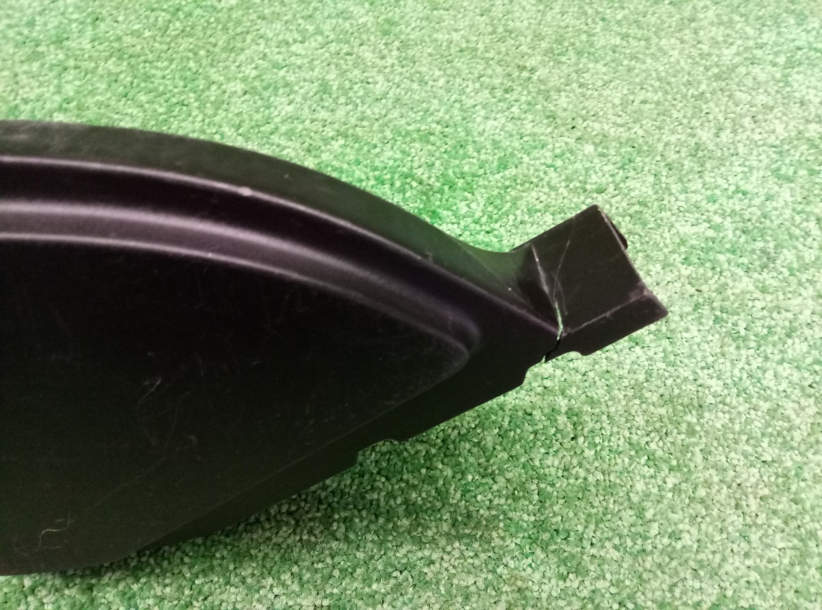 Кожух замка капота Audi Q7 (4L) 2005-2009 4L0121285 на Audi Q7 (4L)