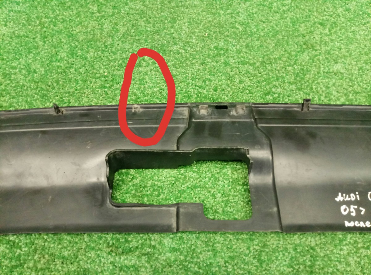 Кожух замка капота Audi Q7 (4L) 2005-2009 4L0807081 на Audi Q7 (4L)