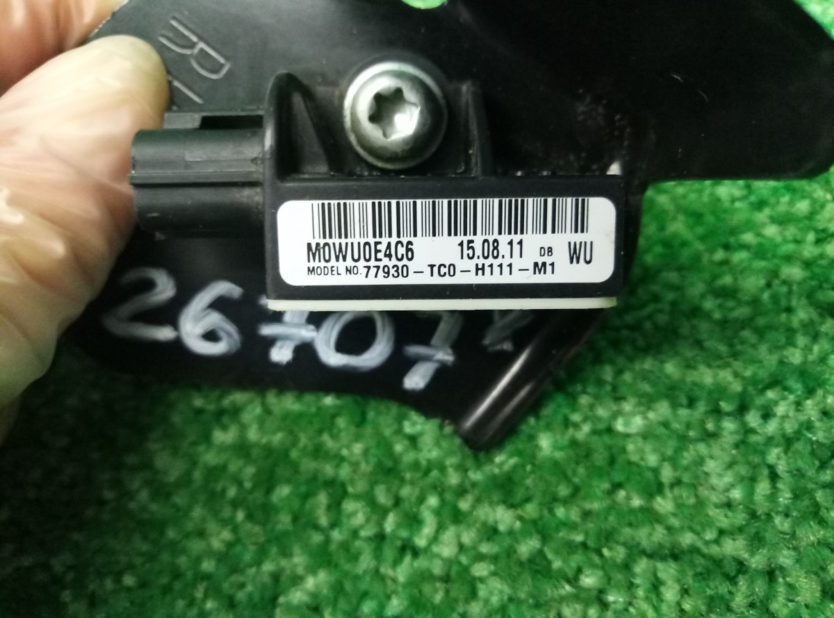 Датчик airbag Honda Accord передний правый 2011 77930TC0H111M1 на Honda Accord VIII