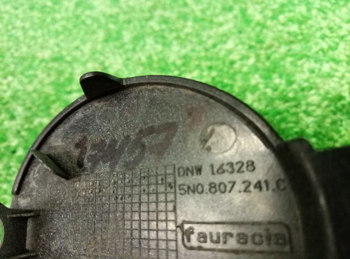 Заглушка буксировочного крюка Volkswagen Tiguan  2011-2016   5N0807241C на Volkswagen Tiguan 