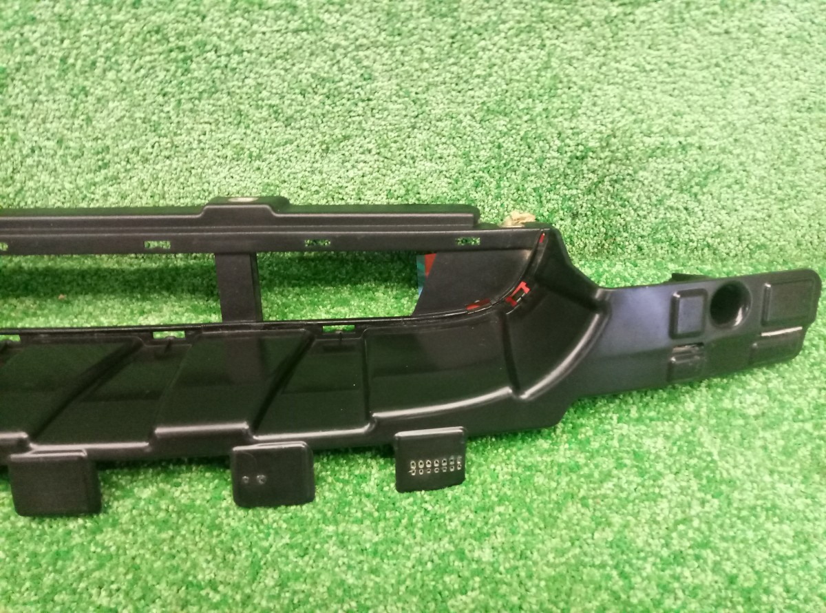 Кронштейн переднего бампера правый BMW X6 E71 2007-2014 51117176270 на BMW X6 E71