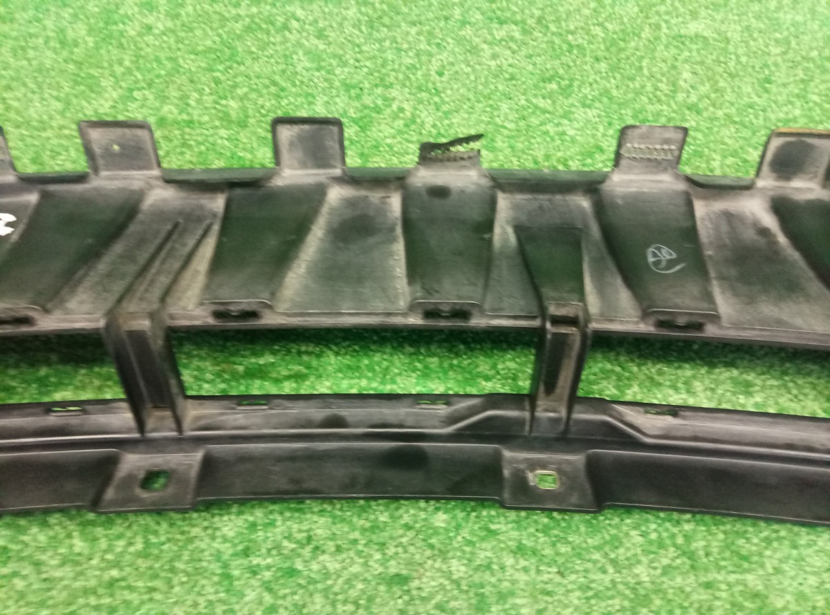 Кронштейн переднего бампера правый BMW X6 E71 2007-2014 51117176270 на BMW X6 E71