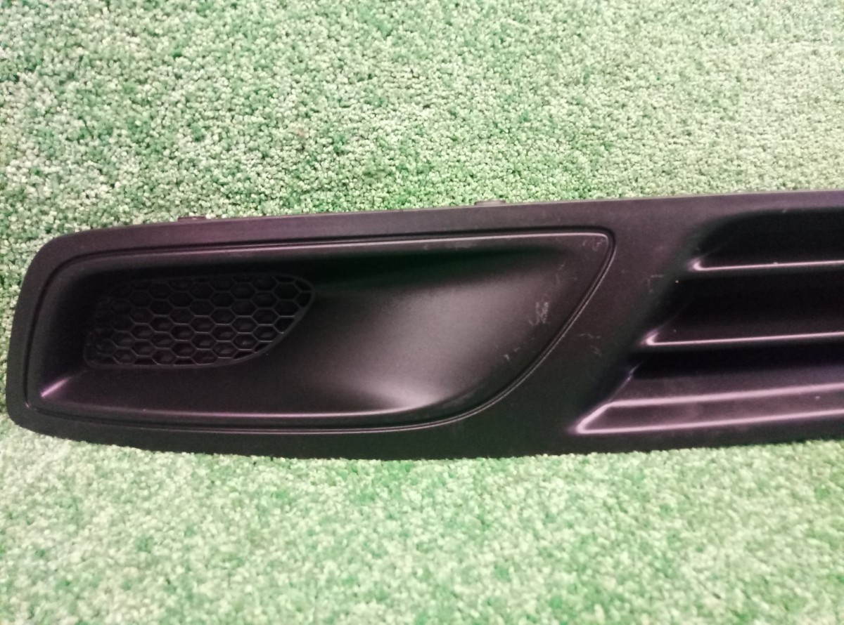 Решетка в бампер центральная Hyundai H1 Grand Starex 865854H010 на Hyundai ix35 