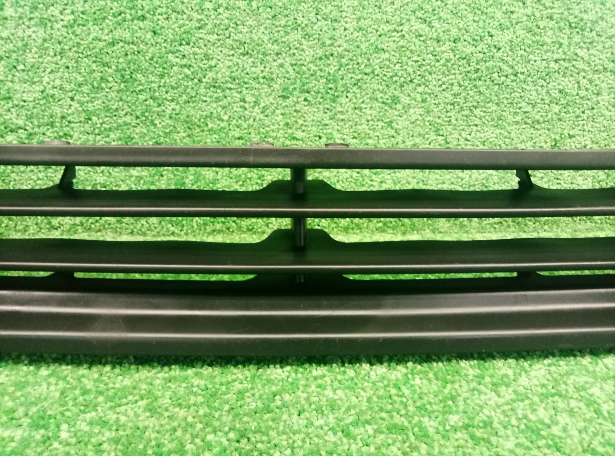 Решетка в бампер центральная Hyundai H1 Grand Starex 865854H010 на Hyundai ix35 