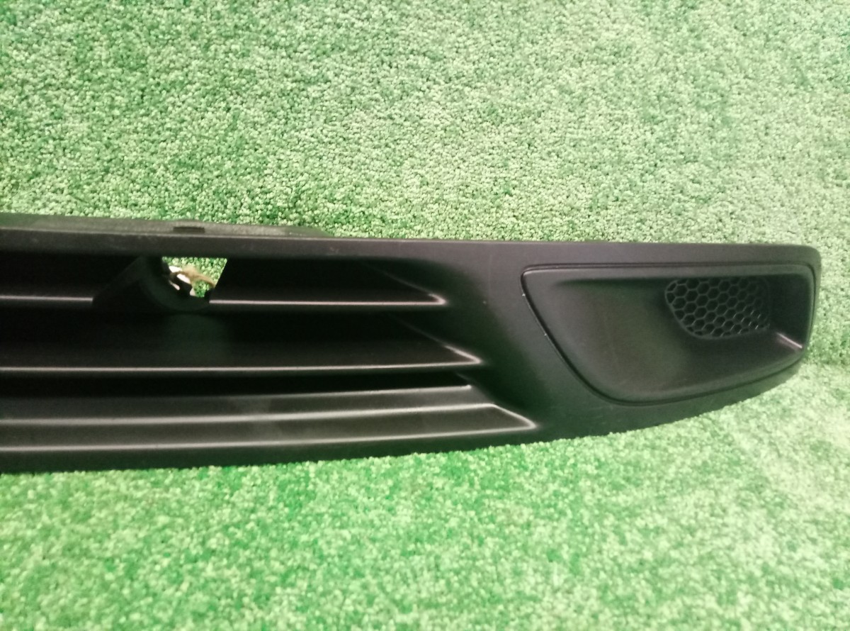 Решетка в бампер центральная Hyundai H1 Grand Starex 865854H010 на Hyundai ix35 