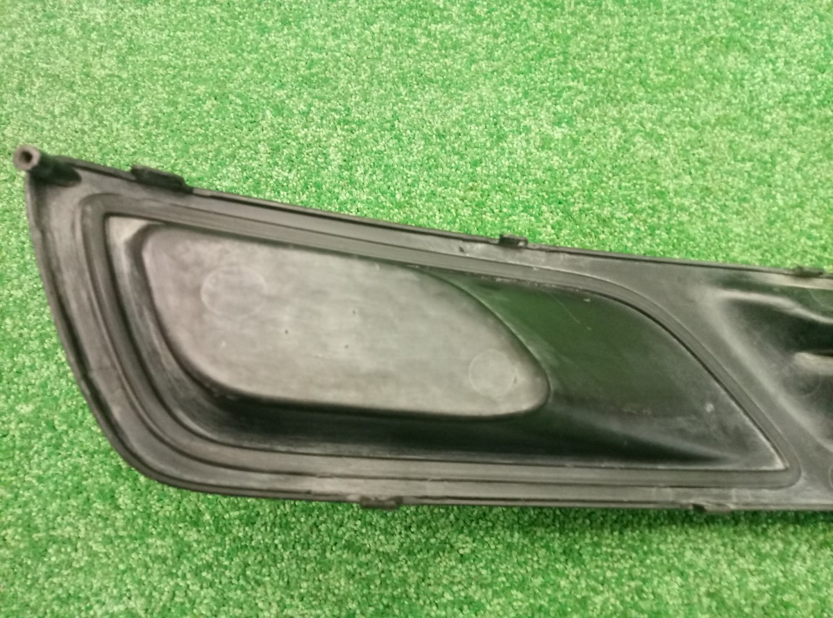 Решетка в бампер центральная Hyundai H1 Grand Starex 865854H010 на Hyundai ix35 