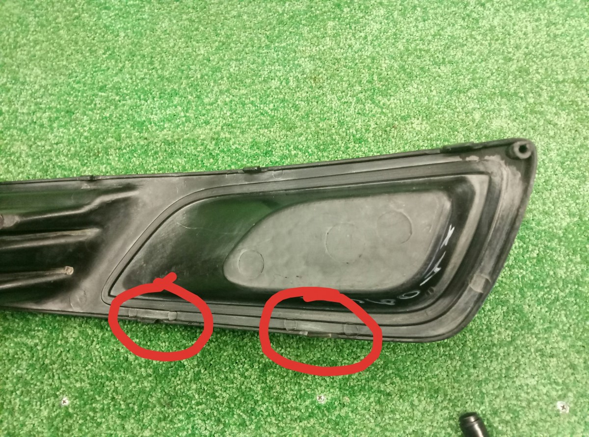 Решетка в бампер центральная Hyundai H1 Grand Starex 865854H010 на Hyundai ix35 